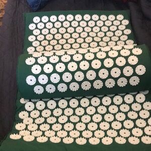 NWOT Green Acupressure Mat AND NECK Pillow with White Spikes